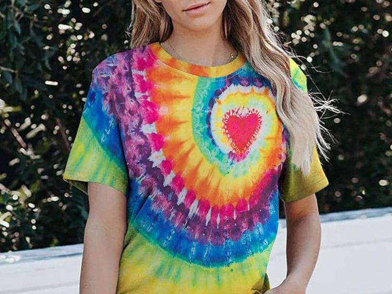 Creating unique patterns with tie-dye 