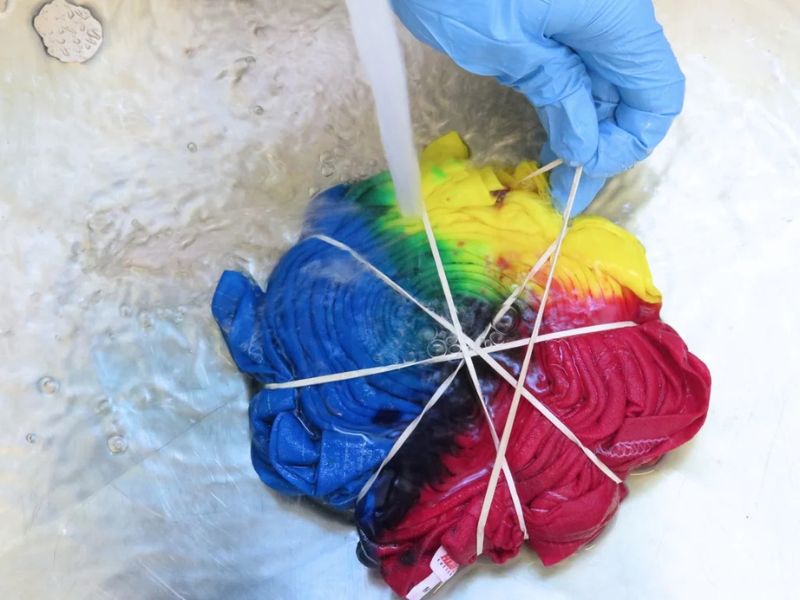 Wash out the excess dye from the t-shirt